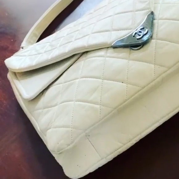 Rare limited edition Authentic Chanel CC oversized Quilted Lambskin Bag - Picture 7 of 12